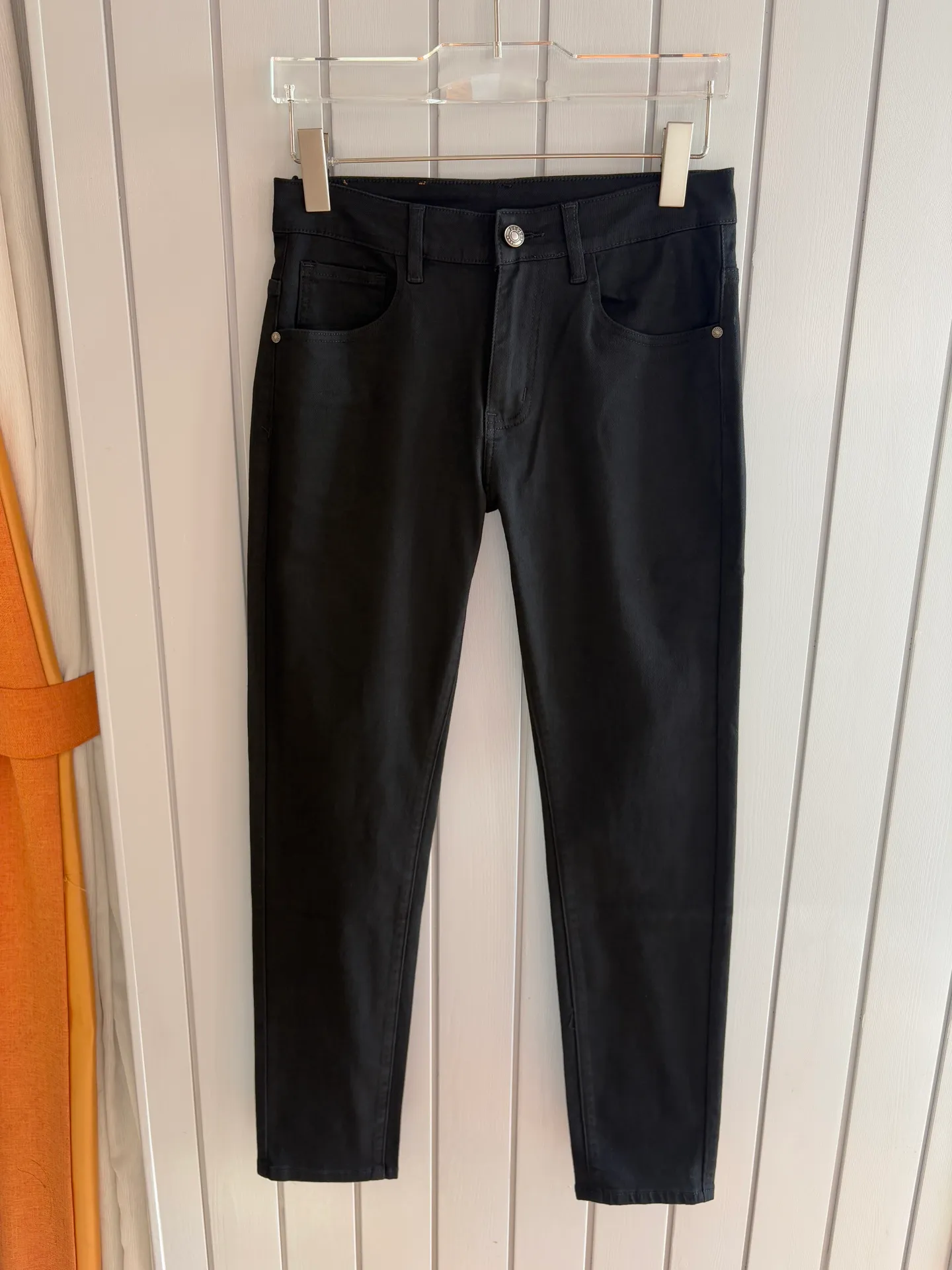 P240 A super stylish pair of jeans, customized original washed denim fabric, unique design, top-notch embroidered letter pattern logo, original hardware accessories decoration, an extremely outstanding pair of jeans, the materials and craftsmanship are extremely luxurious and exquisite, extremely high-grade, handsome and stylish upper body, recommended 👍, 005 code number: 29-38 but not 35; 37